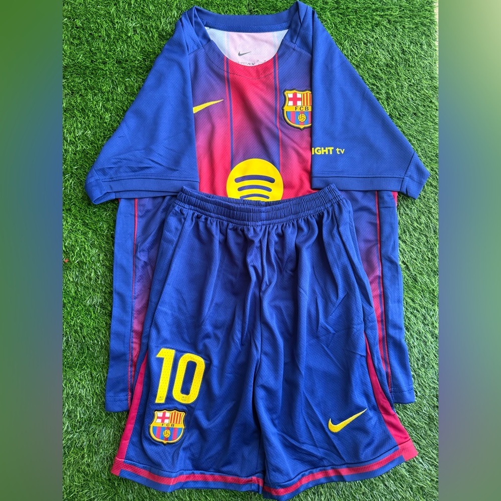 Lamine Yamal Barcelona jersey kids set - Picture 2 of 3